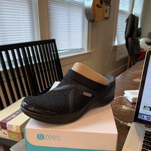 BZEES Kayla Clog